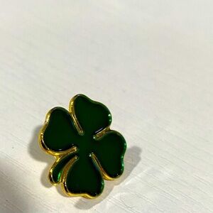 NIP Green Leaf Clover Pin 🍀